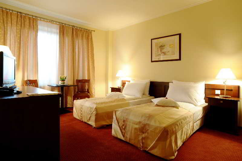 Garden Club Hotel image