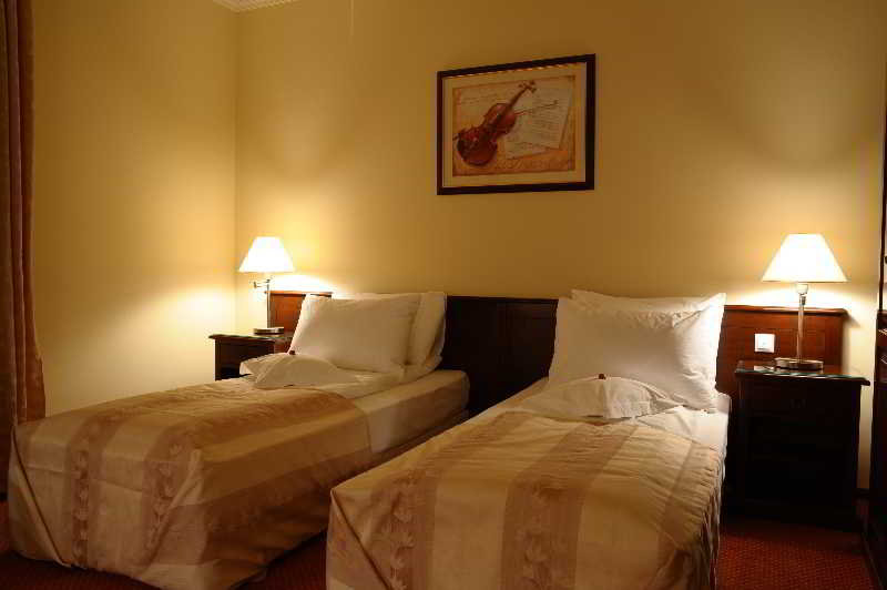 Garden Club Hotel image