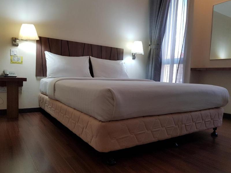 9 Square Hotel image