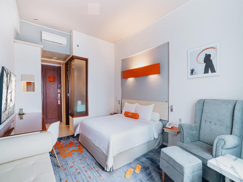 Harris Hotel Batam Center image