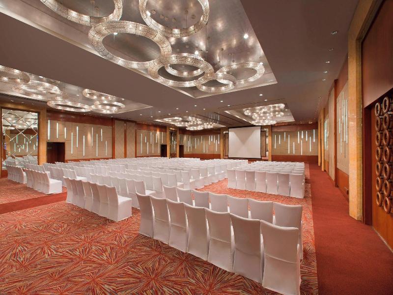 Sheraton Bangalore Hotel At Brigade Gateway image