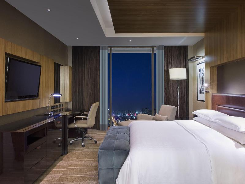 Sheraton Bangalore Hotel At Brigade Gateway image