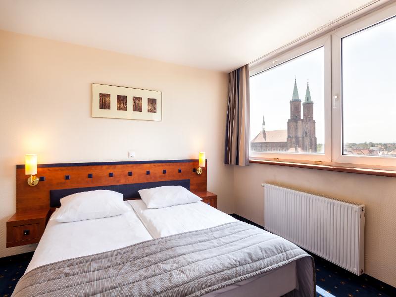 Qubus Hotel Legnica image