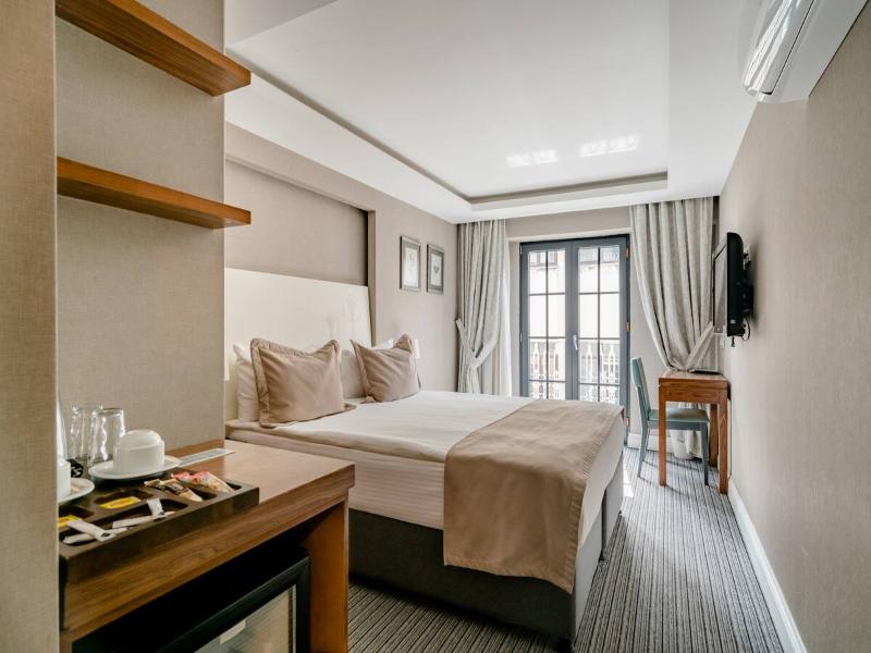 Aston Hotel image