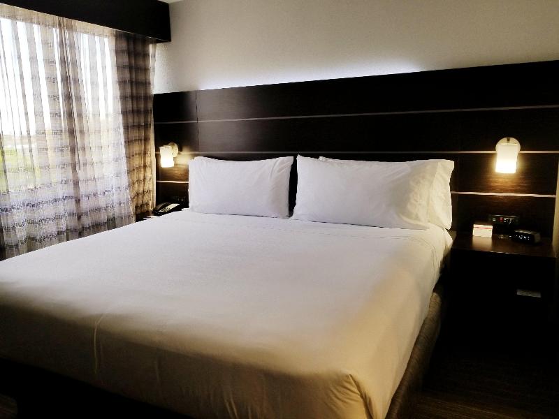 Holiday Inn Express & Suites Miami-Hialeah photo 18