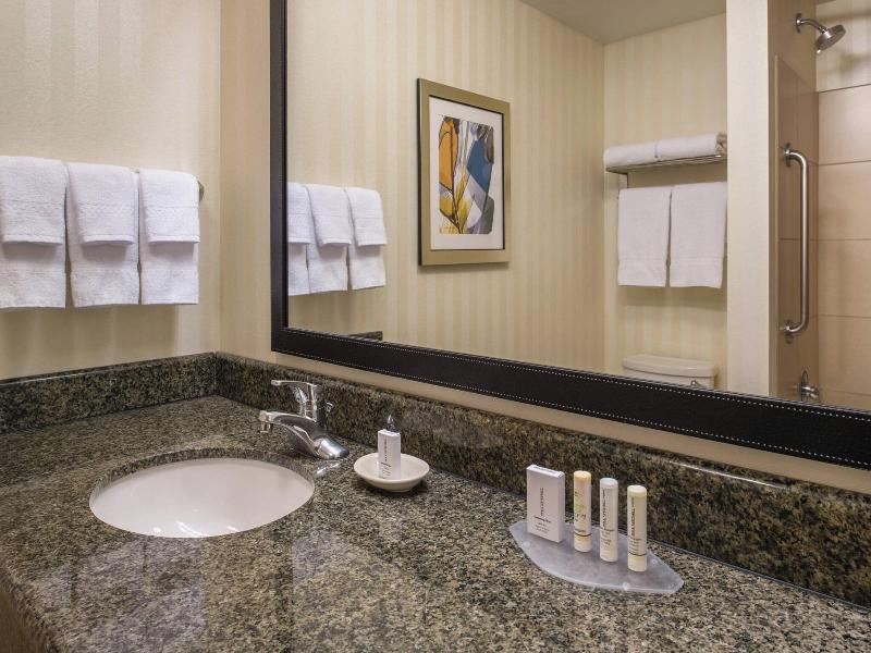 Fairfield Inn & Suites Portland North image