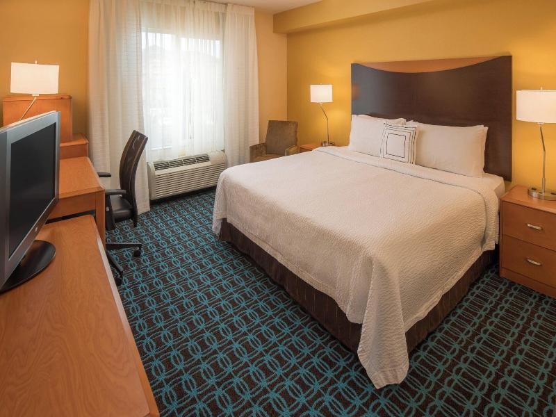 Fairfield Inn & Suites Portland North image
