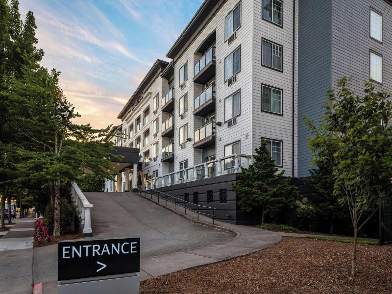 Courtyard Portland North image