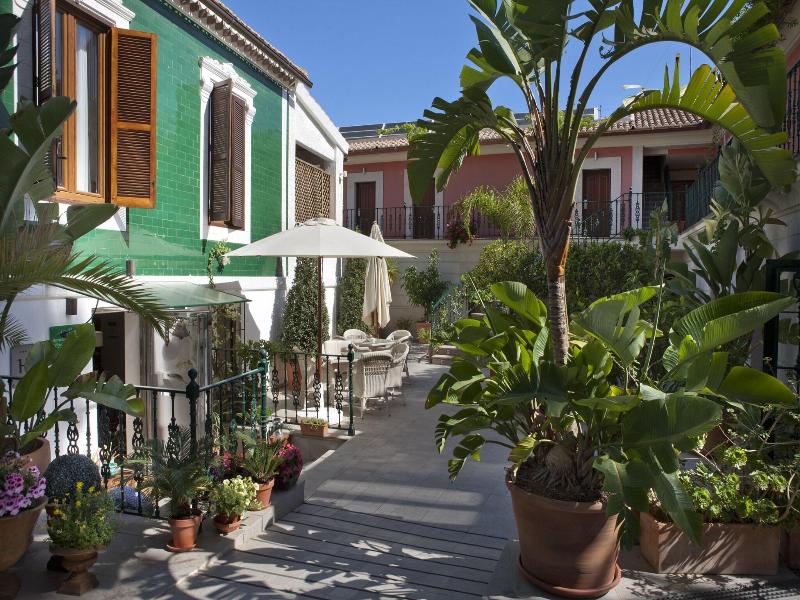 Hotel Palau Verd image
