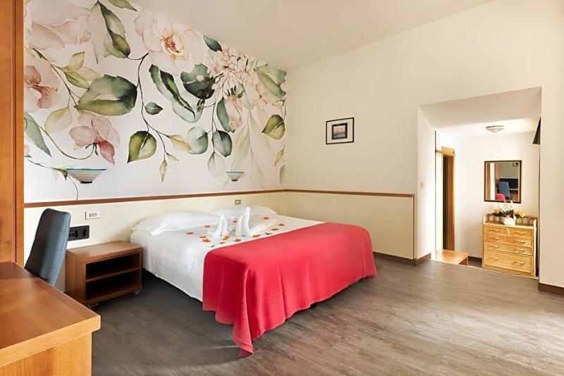 Hotel City image