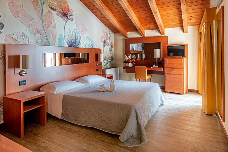 Hotel City image