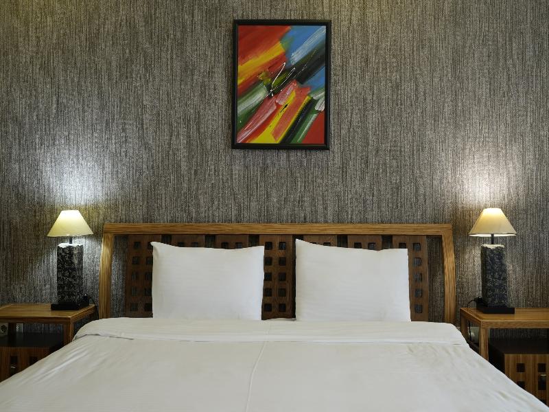 Golden Dragon Hotel image