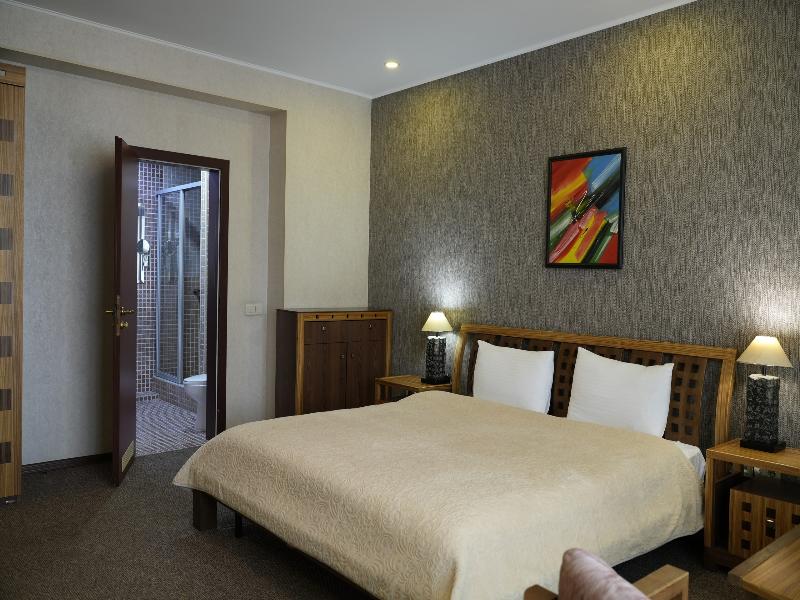 Golden Dragon Hotel image