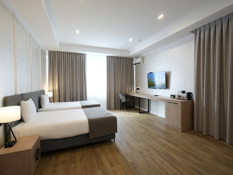 Golden Dragon Hotel image