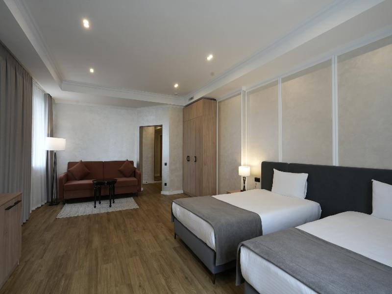 Golden Dragon Hotel image