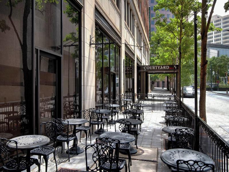 Courtyard Atlanta Downtown image