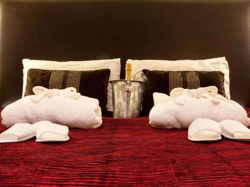 Gloucester Robinswood Hotel By Sunday image