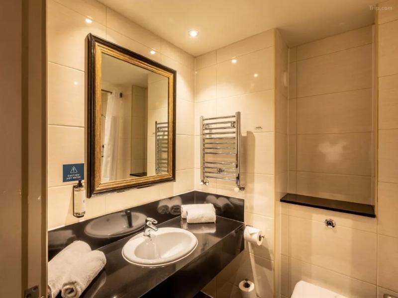 Gloucester Robinswood Hotel By Sunday image