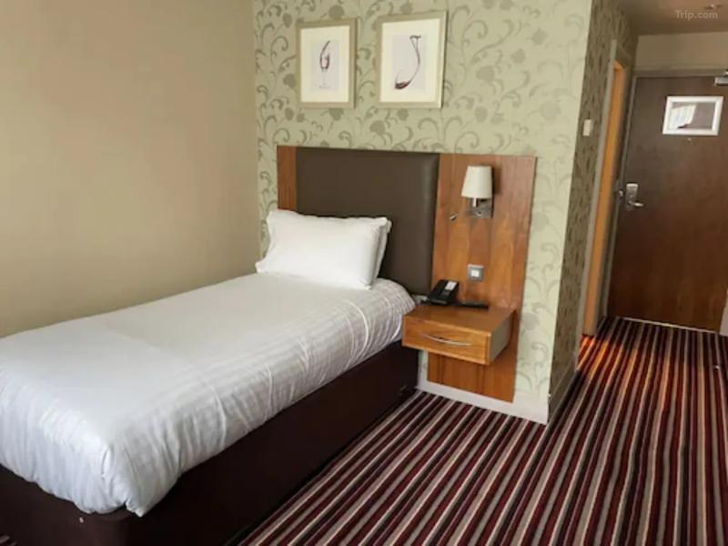 Gloucester Robinswood Hotel By Sunday image