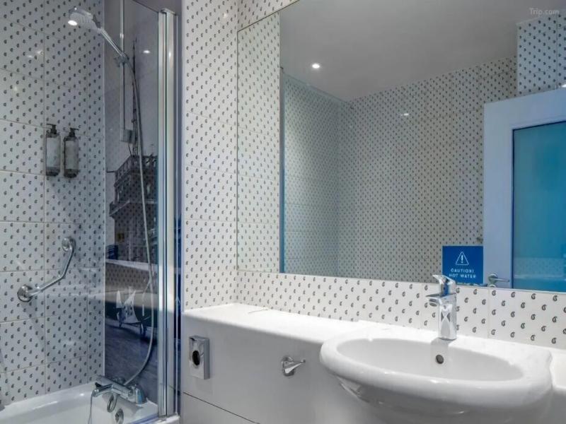 Gloucester Robinswood Hotel By Sunday image