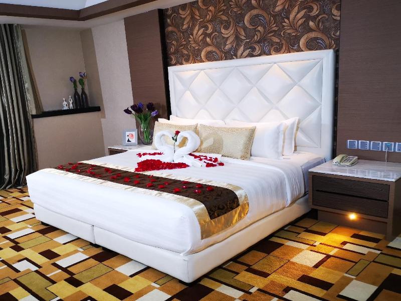 Grand Paragon Hotel image