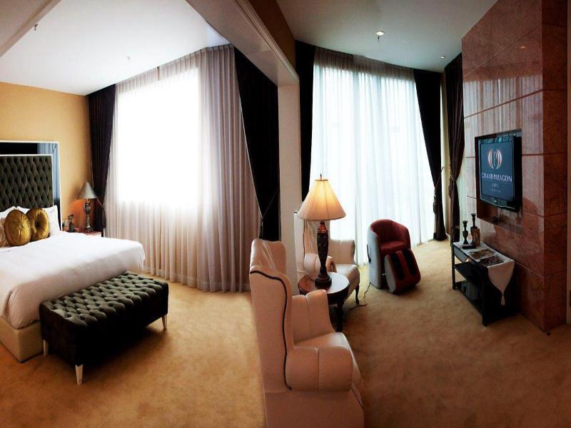Grand Paragon Hotel image