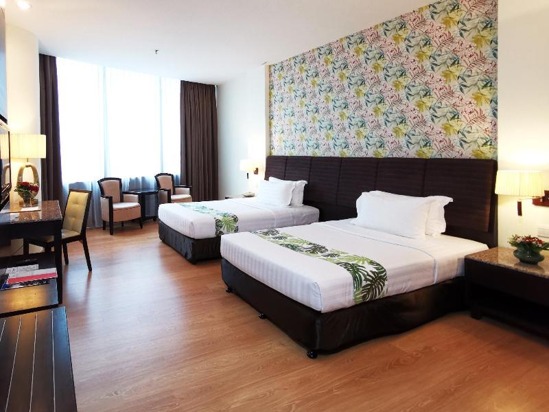 Grand Paragon Hotel image