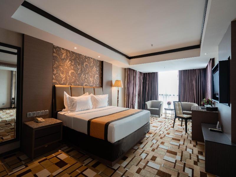 Grand Paragon Hotel image