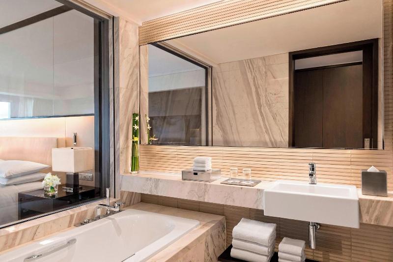 Manila Marriott Hotel image