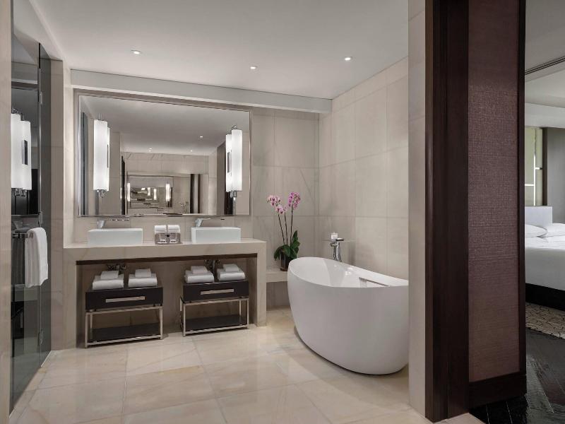 Manila Marriott Hotel image