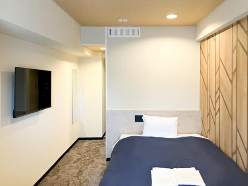 Hotel Livemax Yokohama Kannai image