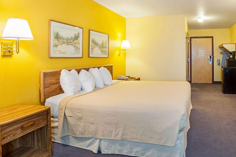 Rodeway Inn & Suites Blanding image