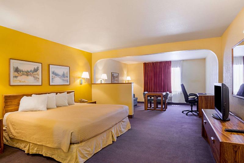 Rodeway Inn & Suites Blanding image