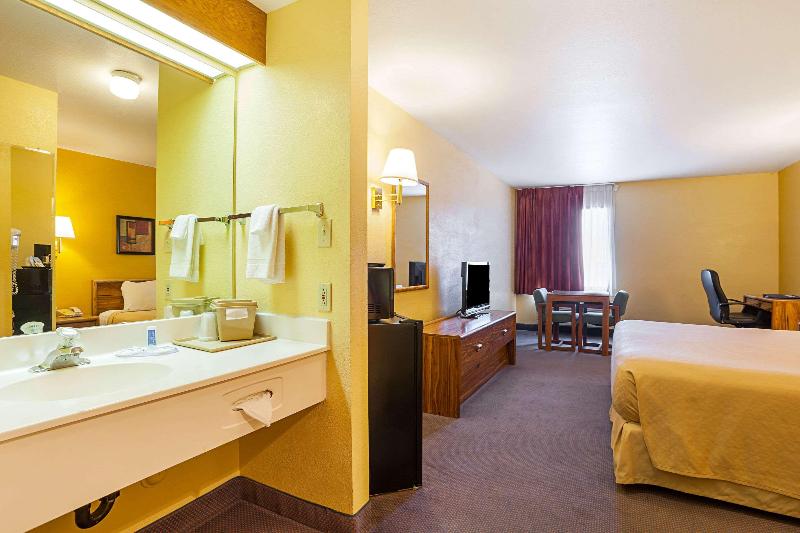 Rodeway Inn & Suites Blanding image