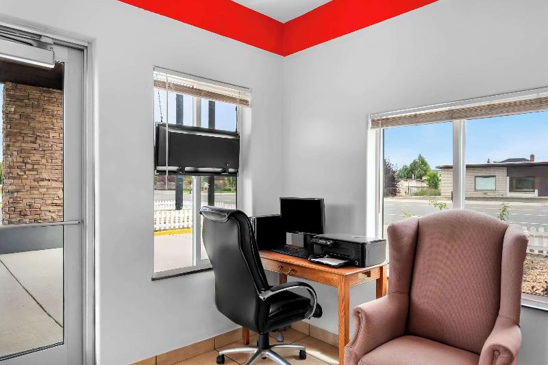 Econo Lodge Panguitch Near Bryce Canyon image