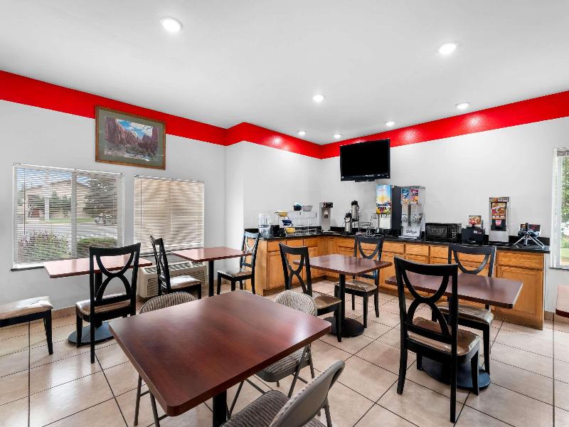 Econo Lodge Panguitch Near Bryce Canyon image