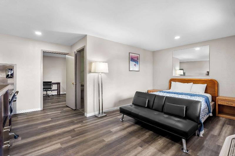 Econo Lodge Panguitch Near Bryce Canyon image