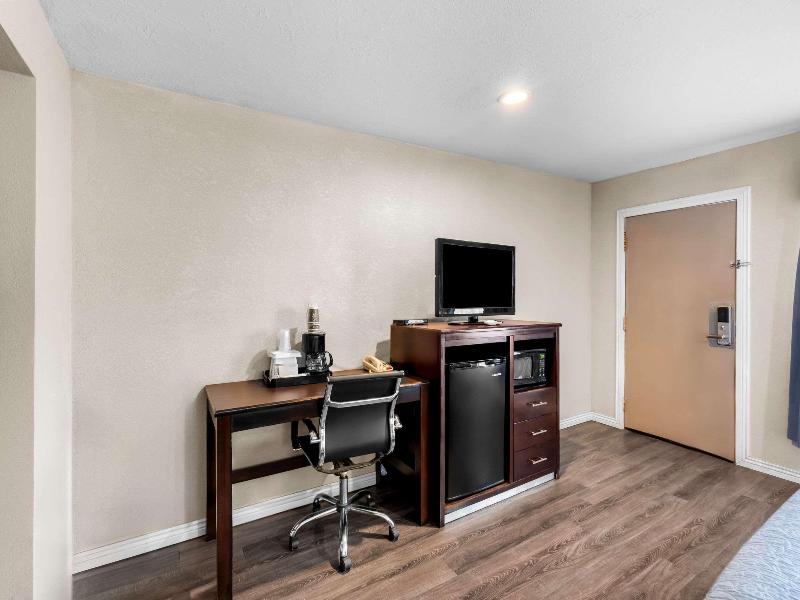 Econo Lodge Panguitch Near Bryce Canyon image