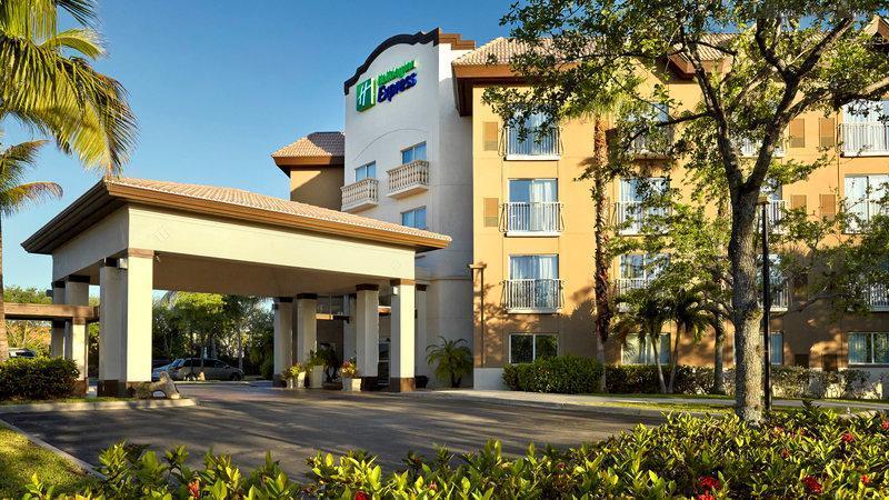 Holiday Inn Express & Suites Naples Downtown