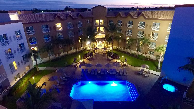 Paradise Coast Hotel & Suites