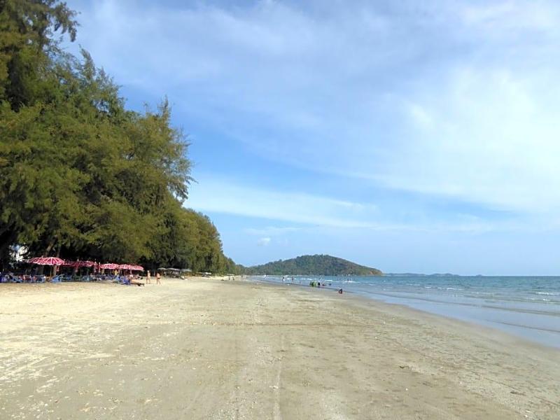 Tropical Beach Resort Rayong image