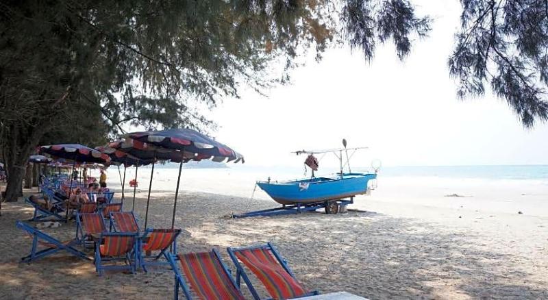 Tropical Beach Resort Rayong image