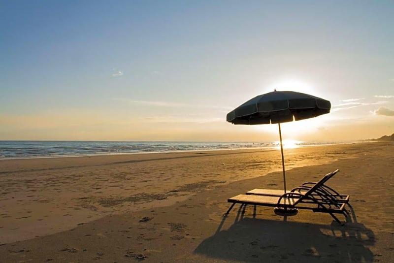 Tropical Beach Resort Rayong image