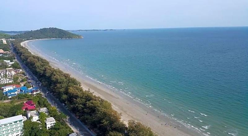 Tropical Beach Resort Rayong image