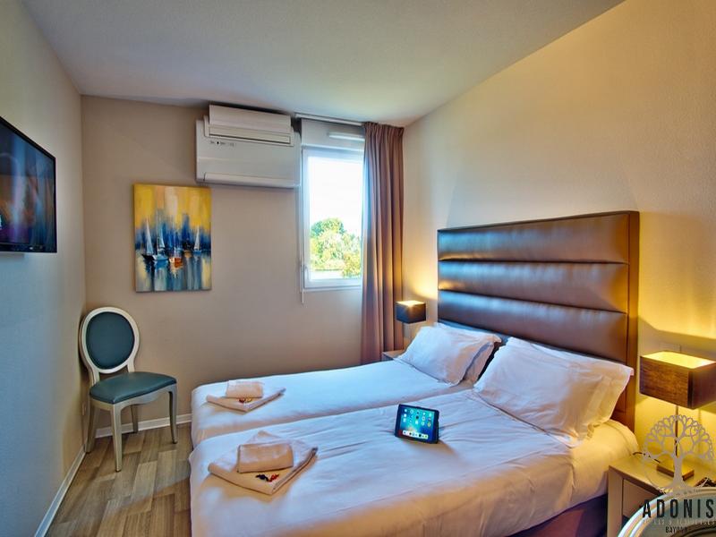 Adonis Hotel Bayonne image