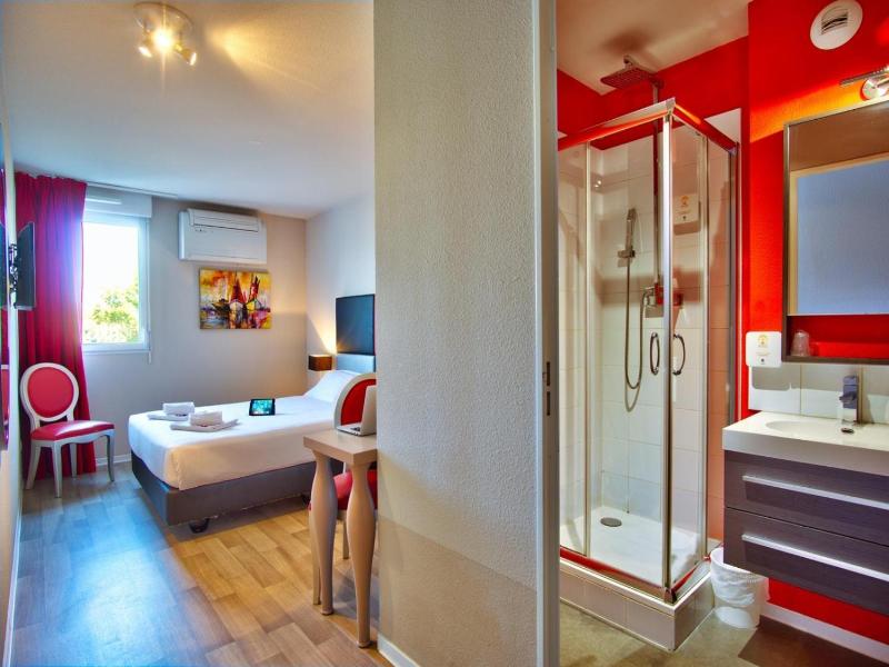 Adonis Hotel Bayonne image