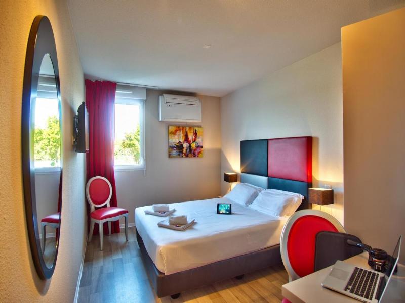Adonis Hotel Bayonne image