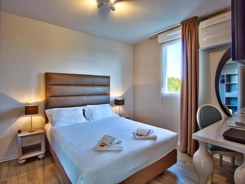 Adonis Hotel Bayonne image