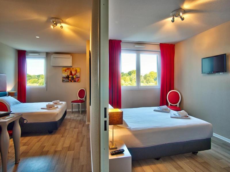 Adonis Hotel Bayonne image