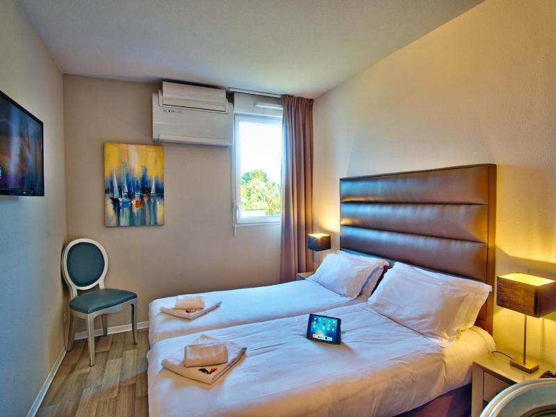 Adonis Hotel Bayonne image